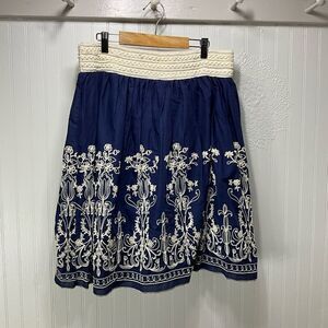 METRO WEAR Embroidered Skirt